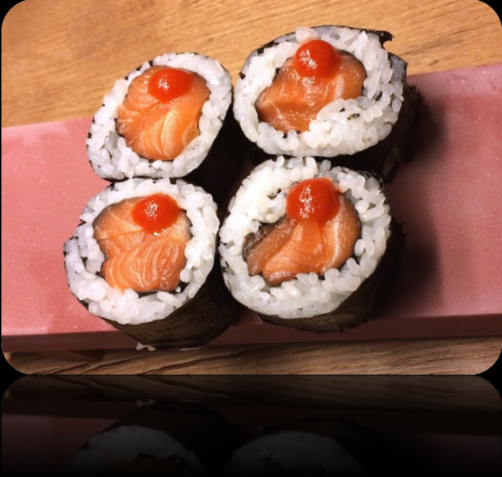 Maki sushi Opgerolde sushi ,  vier stuks per portie