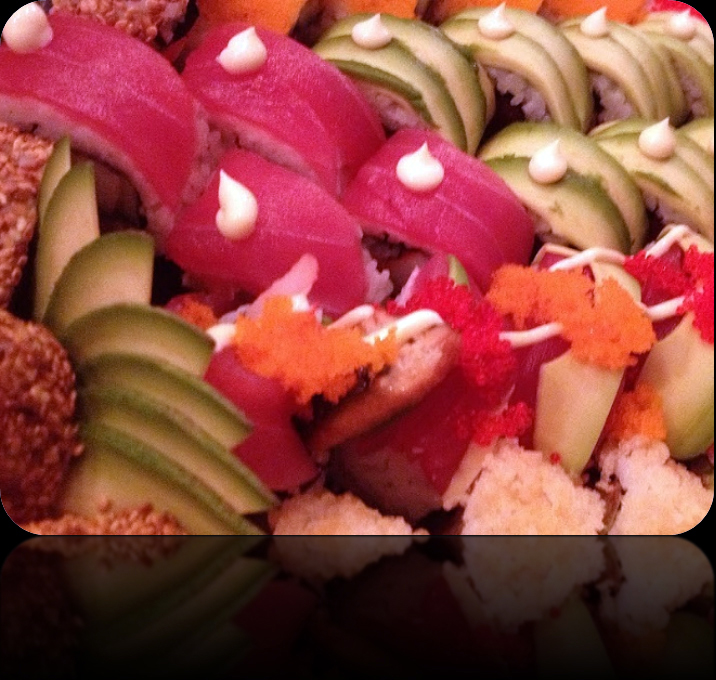 Sushi schalen voor feesten en partijen Een zeer gevarieerde en zorgvuldig geselecteerd sushi schaal